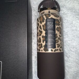 BrüMate RISE Leopard Latte  35oz Leakproof Water Bottle